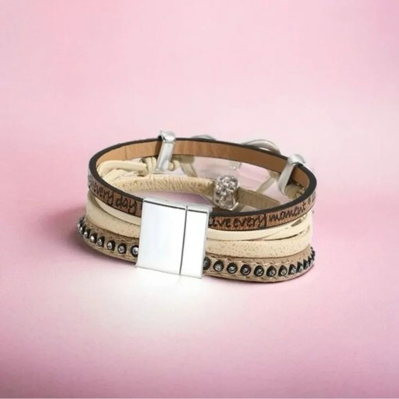 Light French Beige Heart Shape Magnetic Buckle Multi Layered Bracelet - Picture 4 of 4